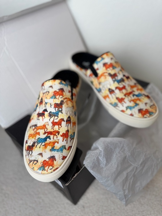 Montana West Shoes - Montana West White Slip-On Sneakers with Multicolor Horse Print